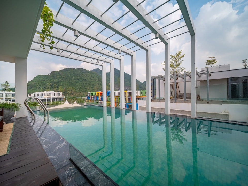 สระว่ายน้ำแร่ร้อนที่ Flamingo Golden Hill ฮานาม
