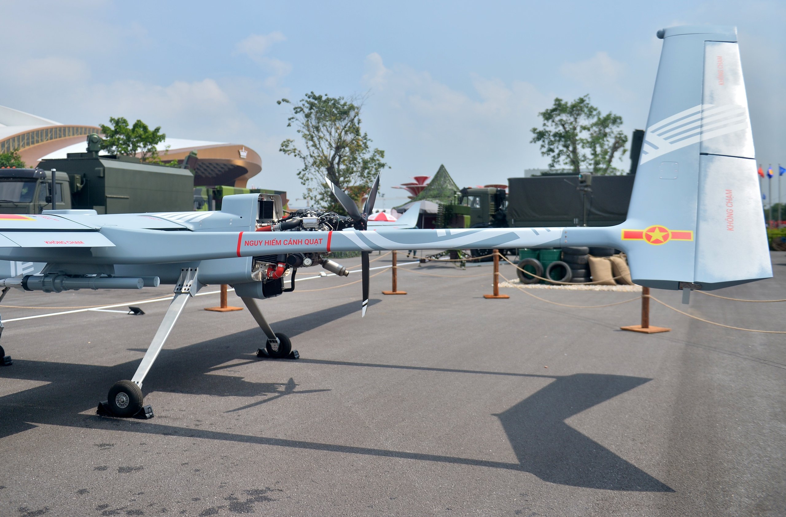 Cận cảnh UAV Việt Nam sản xuất dài 17m, mang được tên lửa, bom thông minh - Ảnh 4.