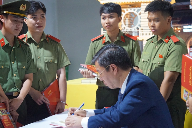  Những quyết sách lịch sử - Ảnh 2.