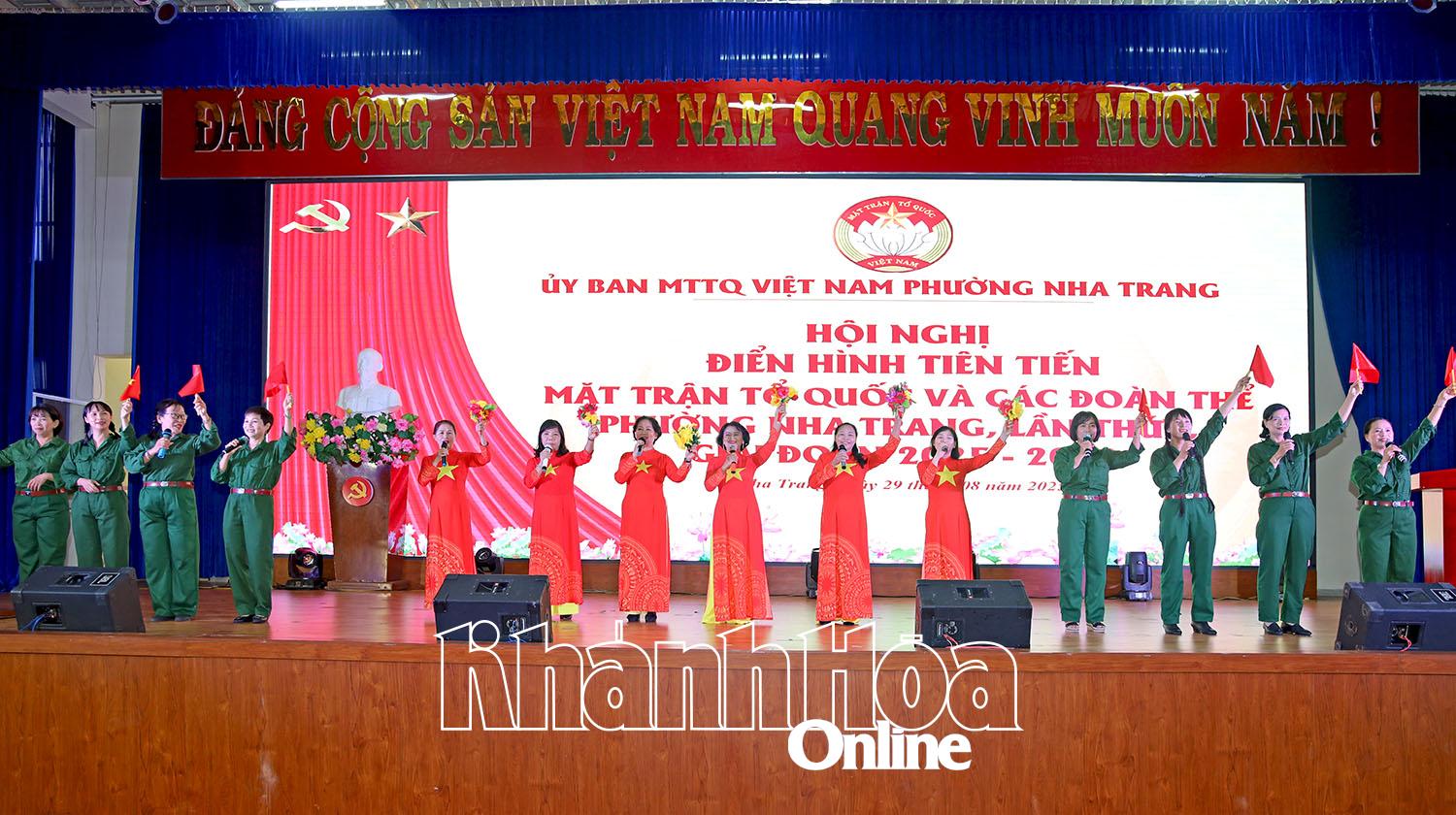 A performance to welcome the conference.