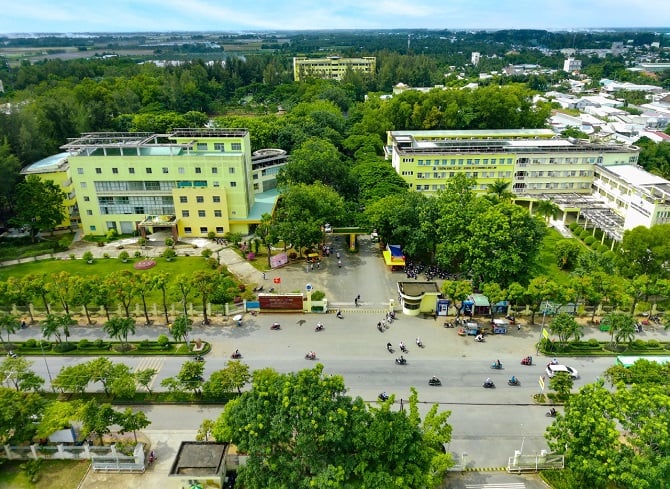 27 chương trình đào tạo đạt kiểm định quốc tế, bao gồm FIBAA (châu Âu), AUN-QA (Đông Nam Á) và ABET (Hoa Kỳ)