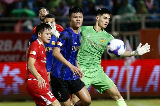 Thủ môn Trung Kiên 'hết phép', HAGL gục ngã trước CLB Công an TP.HCM trong trận thủy chiến- Ảnh 4.