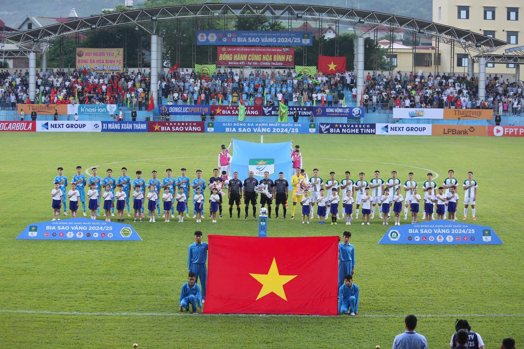 Hòa Bình vẫn đá hạng nhất, VPF mừng hơn bắt được vàng: Xin đổi tên, chuyển sang sân Việt Trì- Ảnh 4.