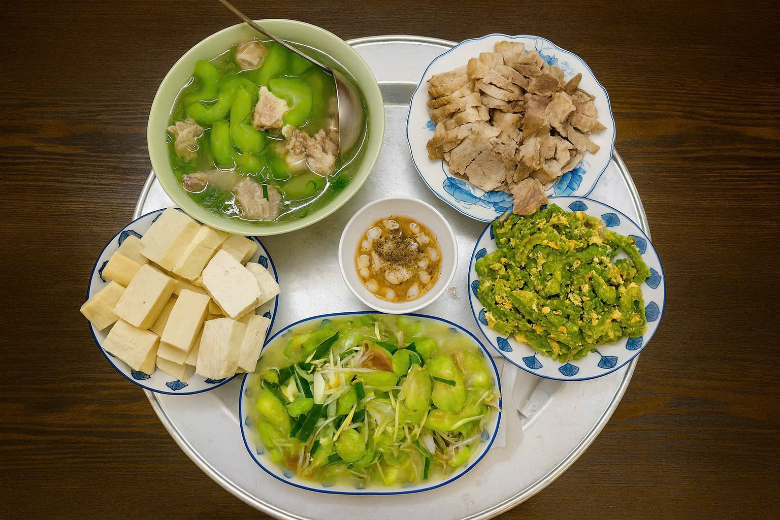 Mâm cơm gia đình - Ảnh 4.