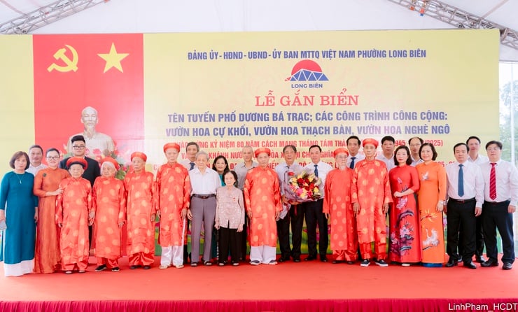 Phường Long Biên gắn biển tên tuyến phố, công trình công cộng chào mừng Quốc khánh 2/9- Ảnh 3.