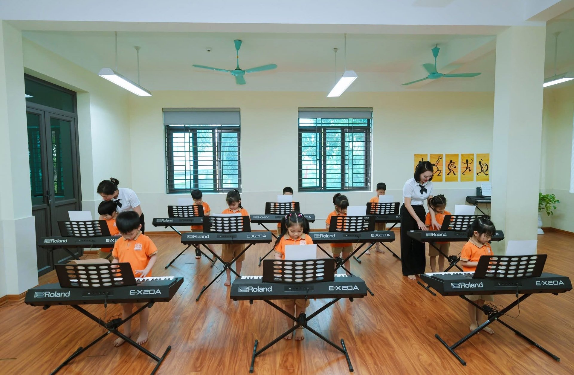 a-leson-of-students-at-Lien-Ha-Xa-Thu-Lam-kindergarten-.-anh-quang-thai.jpg
