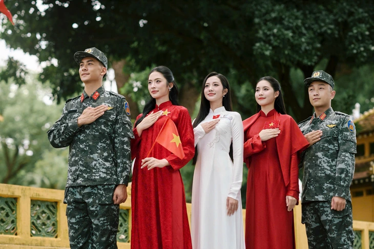 Top 3 Hoa hậu Việt Nam 2024 kể chuyện văn hóa, lịch sử qua áo dài Dũng Nguyễn - Ảnh 3.