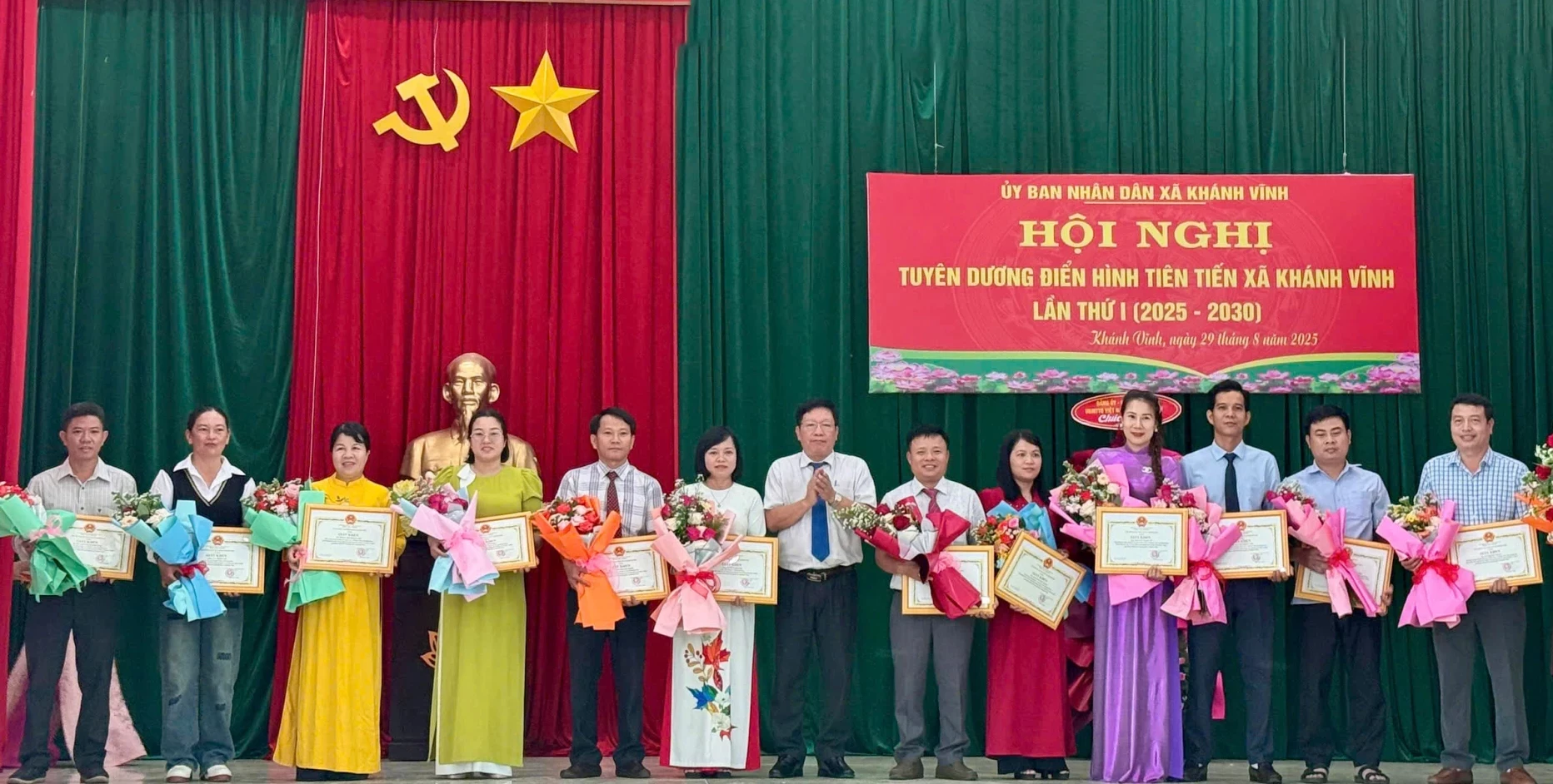 បុគ្គលដែលទទួលវិញ្ញាបនបត្របញ្ជាក់គុណតម្លៃ។