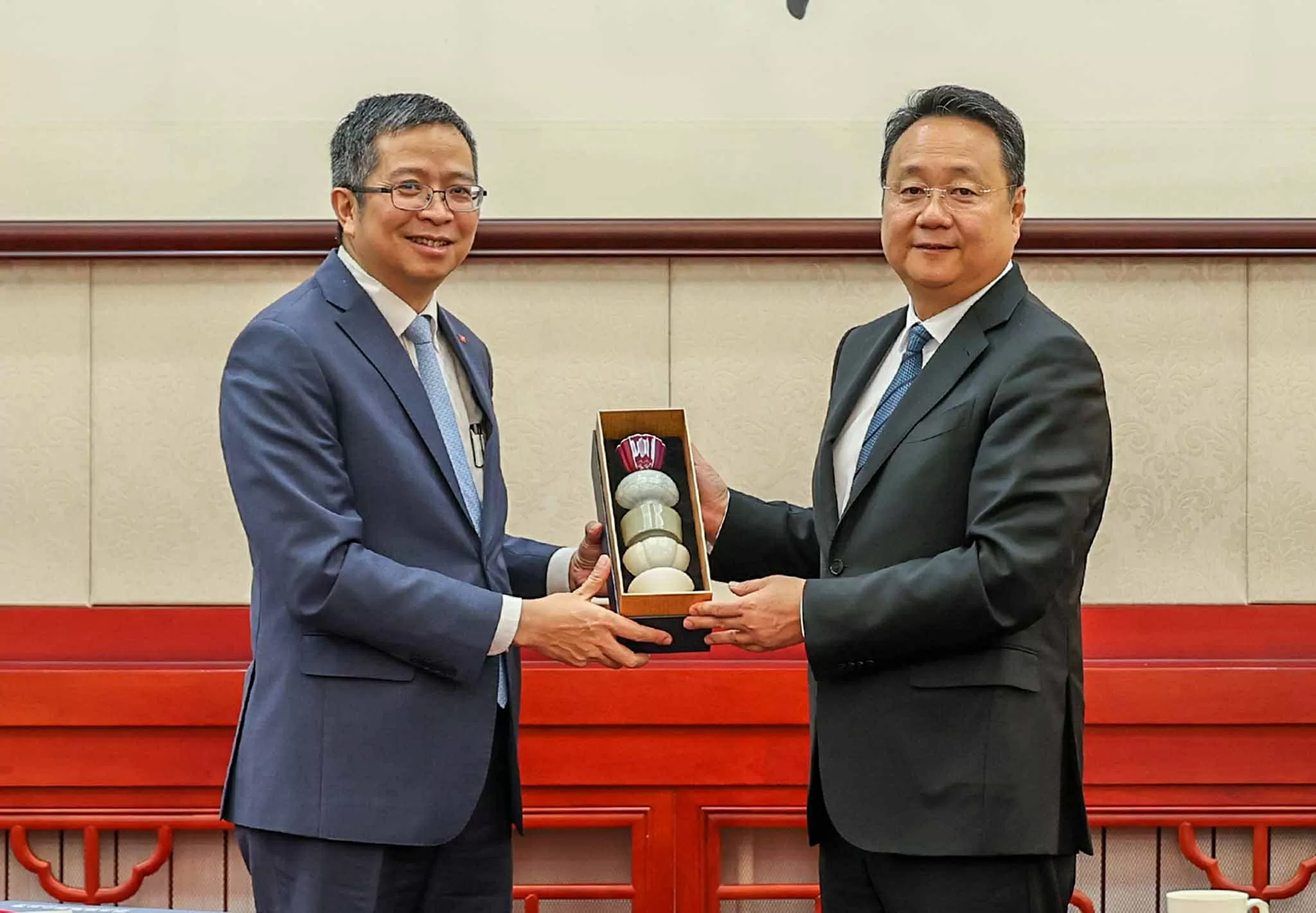 Đại sứ Phạm Thanh Bình hội kiến Phó Trưởng ban Tuyên truyền Trung ương Đảng Cộng sản Trung Quốc