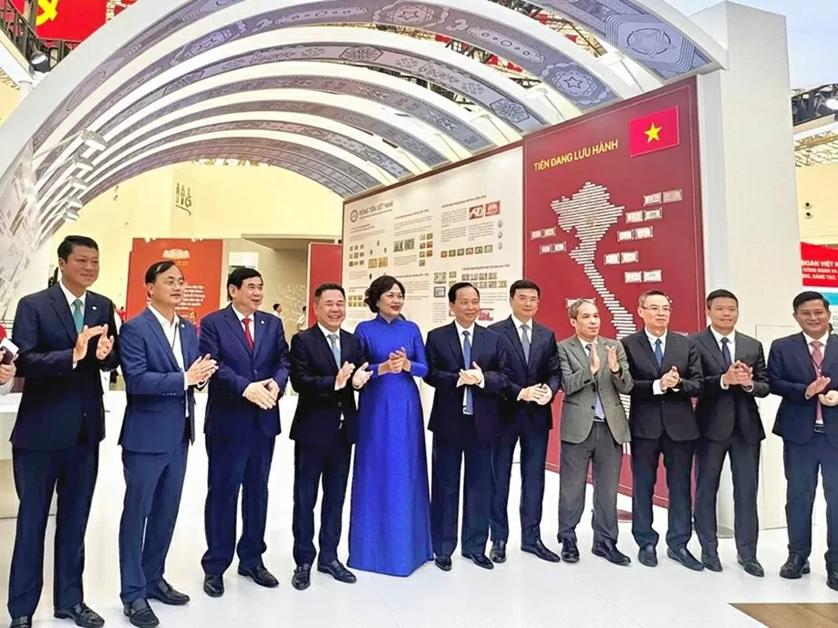 Thống đốc NHNN cùng các lãnh đạo ngành Ngân hàng đồng hành tại Triển lãm “Thành tựu đất nước A80”.