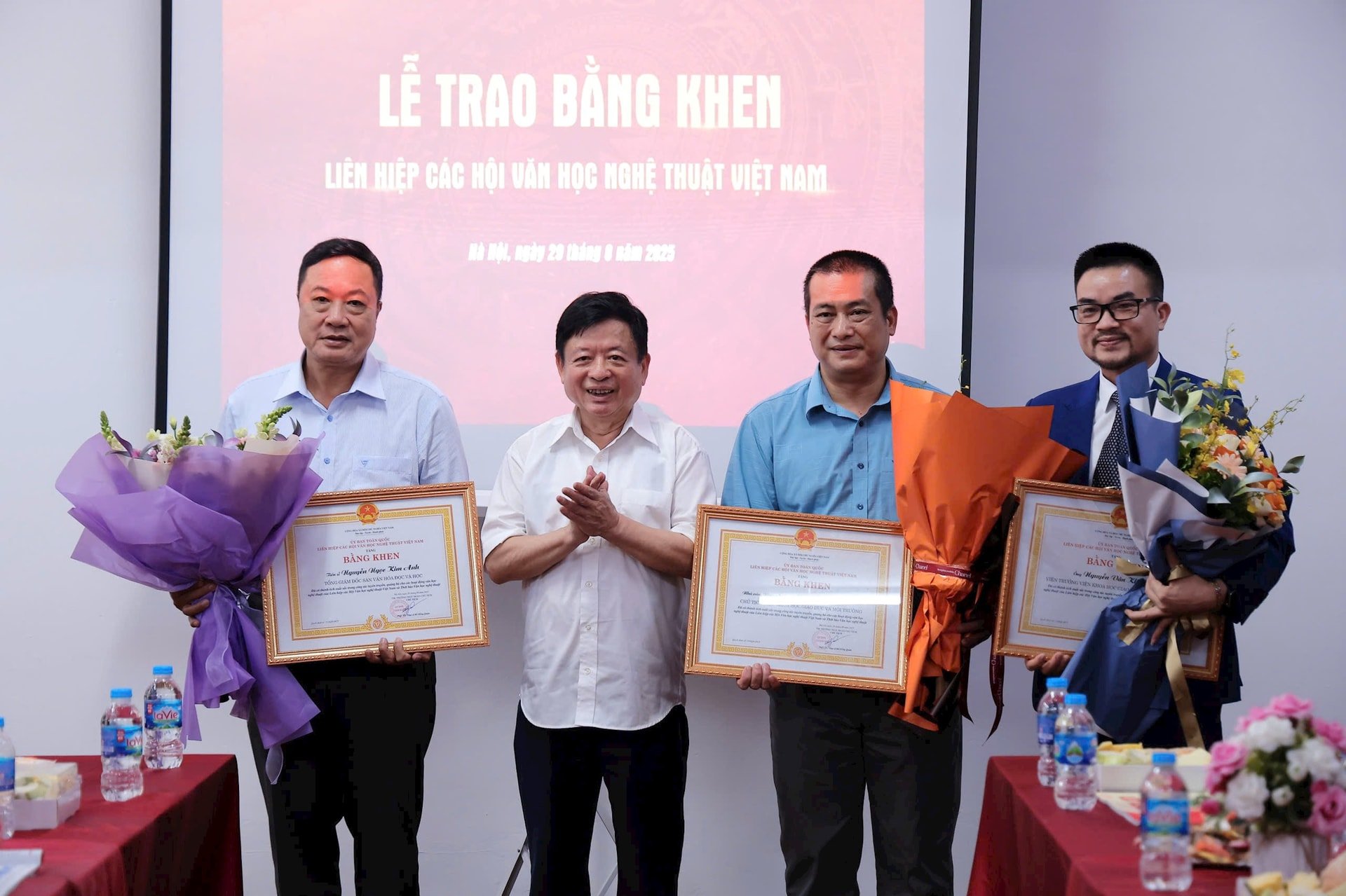 ពានរង្វាន់-certificate-of-commendation-vhnt.jpg