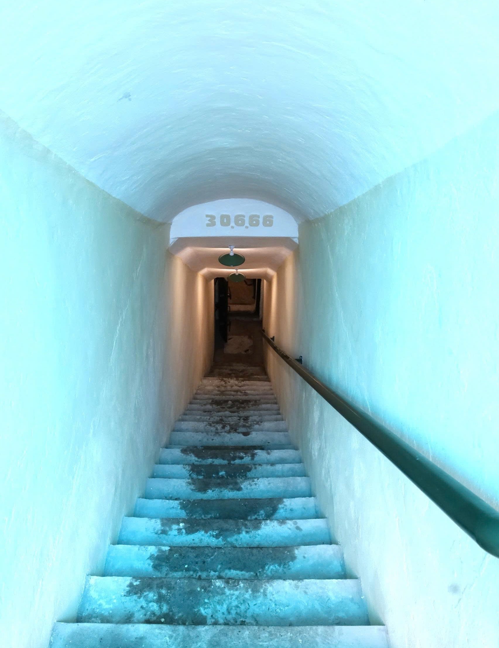 What's special about the secret tomb in the Thang Long Imperial Citadel that has just been opened? 4422.jpg