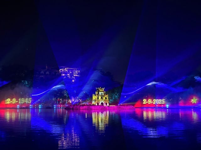 Hồ Gươm bất ngờ có… 2 tháp Rùa- Ảnh 4.