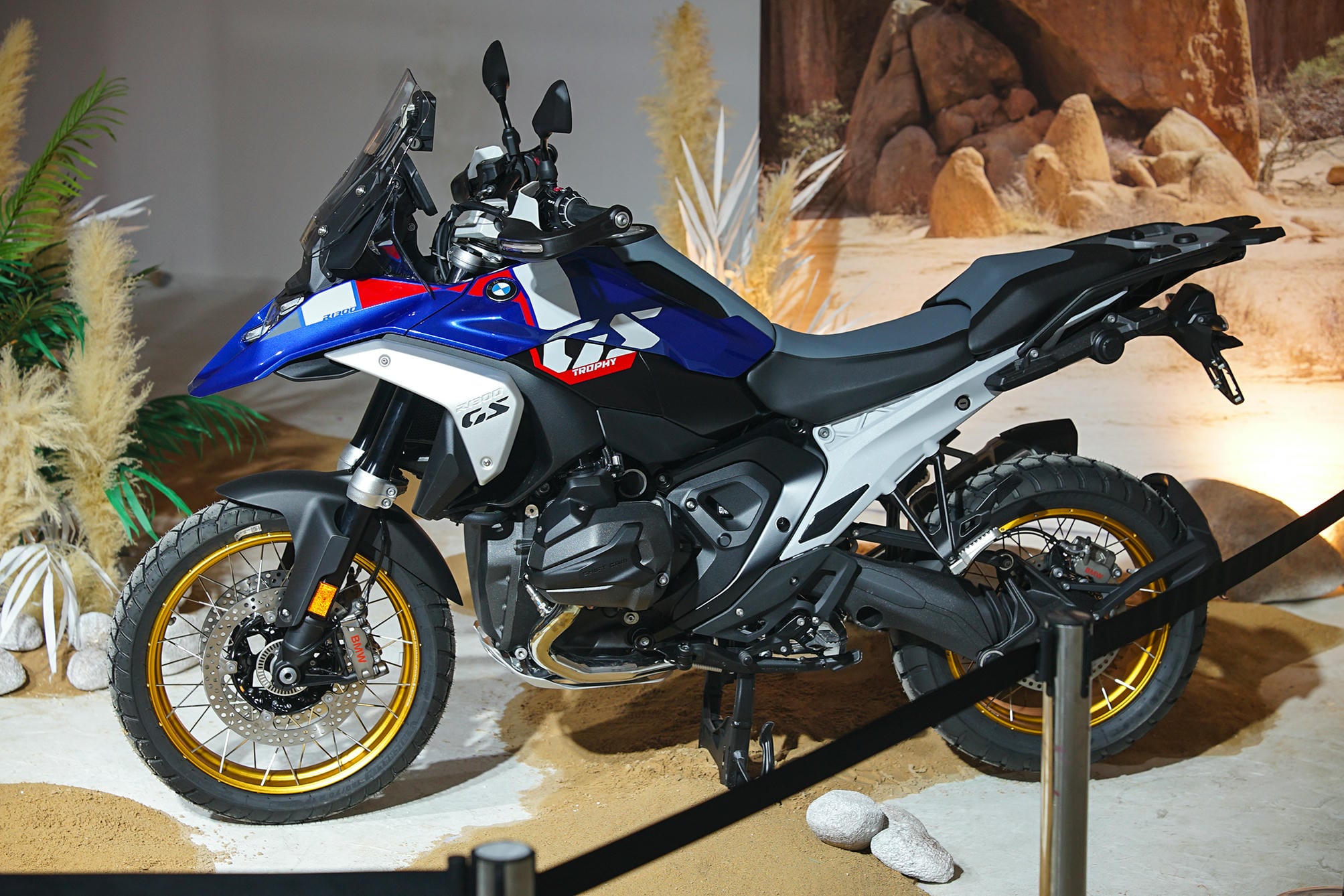1. THACO AUTO e BMW Vietnam apresentam dois modelos de nova geração BMW R 1300 GS e BMW R 1300 GS Adventure (GSA)