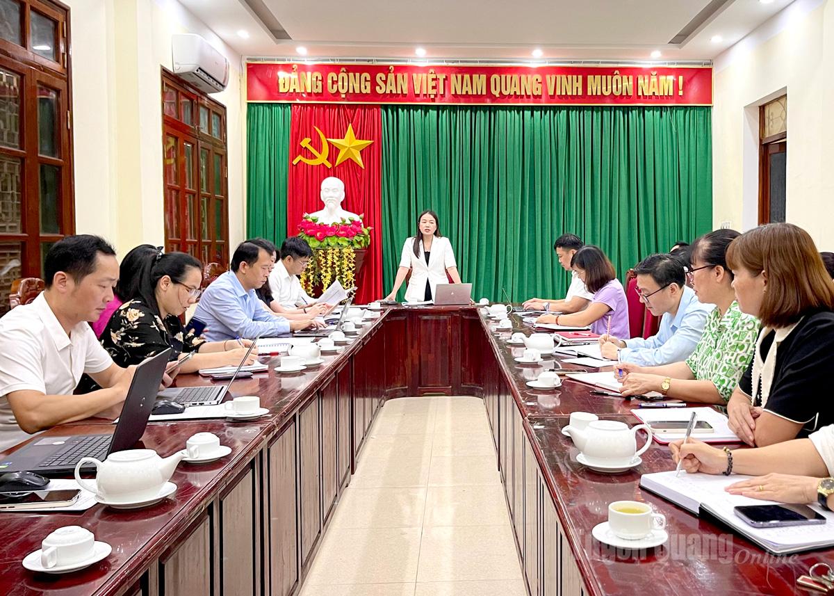 Die Überwachungsdelegation des Volksrats der Provinz Tuyen Quang arbeitete im Volkskomitee des Bezirks Minh Xuan.