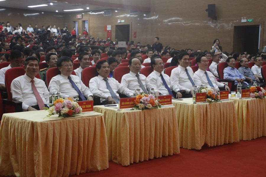 eed29e295270d92e8061.jpg
