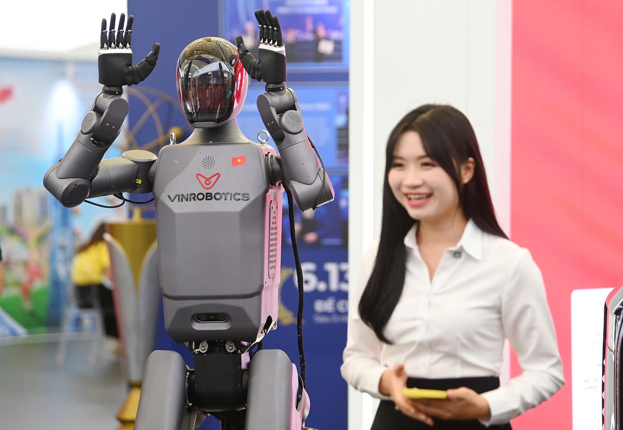 trien lam 2/9,  trien lam thanh tuu,  trien lam Quoc khanh,  robot VinMotion la gi anh 6