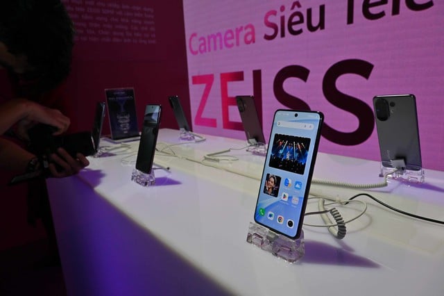 vivo V60 tích hợp camera siêu tele ZEISS 50 MP ra mắt thị trường Việt Nam - Ảnh 1.