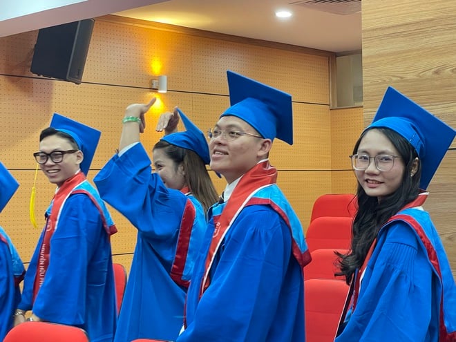 Gần 750 bác sĩ nhận bằng trong lễ tốt nghiệp 