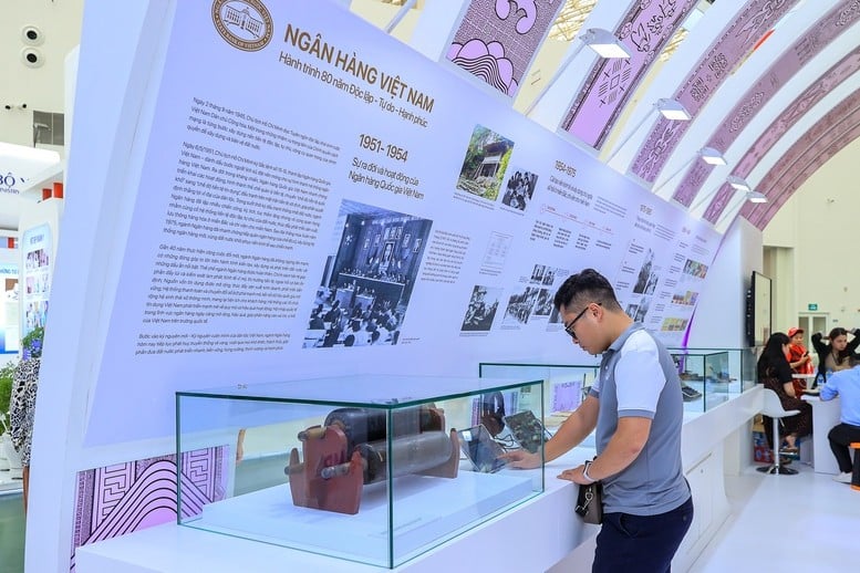 Exhibition booth of the State Bank of Vietnam - Photo: VGP/Nhat Bac