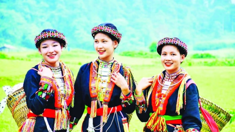 ลวดลายเครื่องแต่งกายของชาวเต๋าในตำบลลัมเทือง จังหวัดลาวไก