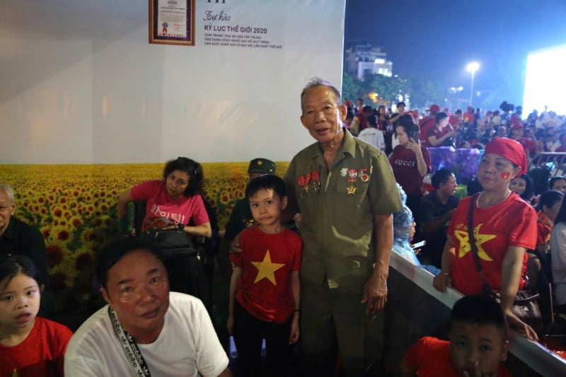 Nuit blanche à Hanoi avant la répétition du défilé -0