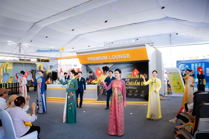 Dấu ấn Vietravel Airlines tại Triển lãm thành tựu Đất nước: Khẳng định khát vọng cất cánh từ vùng trời quốc gia- Ảnh 7.