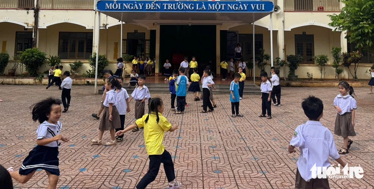 Nhiều trường học có đồng phục 'rườm rà', lãnh đạo Sở Giáo dục và Đào tạo nói gì?- Ảnh 1.