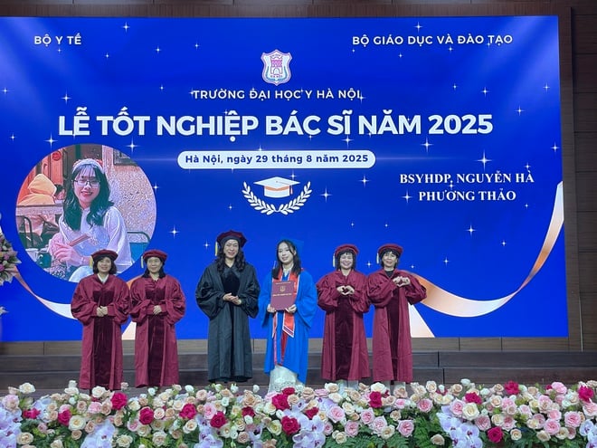 Gần 750 bác sĩ nhận bằng trong lễ tốt nghiệp 