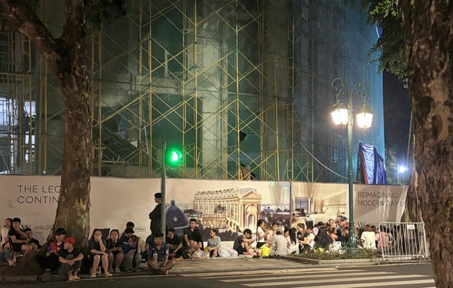 Un'altra notte trascorsa a cercare i biglietti per il concerto 