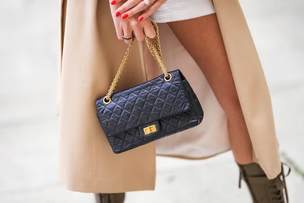Túi Chanel được coi như kiệt tác, giá đắt đỏ vẫn tăng chóng mặt - 2