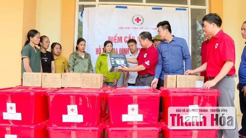 កាកបាទក្រហមខេត្តបានចុះជួយភ្លាមៗដល់ប្រជាពលរដ្ឋក្នុងឃុំយ៉ង់ញ៉ាន ដែលរងការខូចខាតដោយសារខ្យល់ព្យុះ និងទឹកជំនន់។