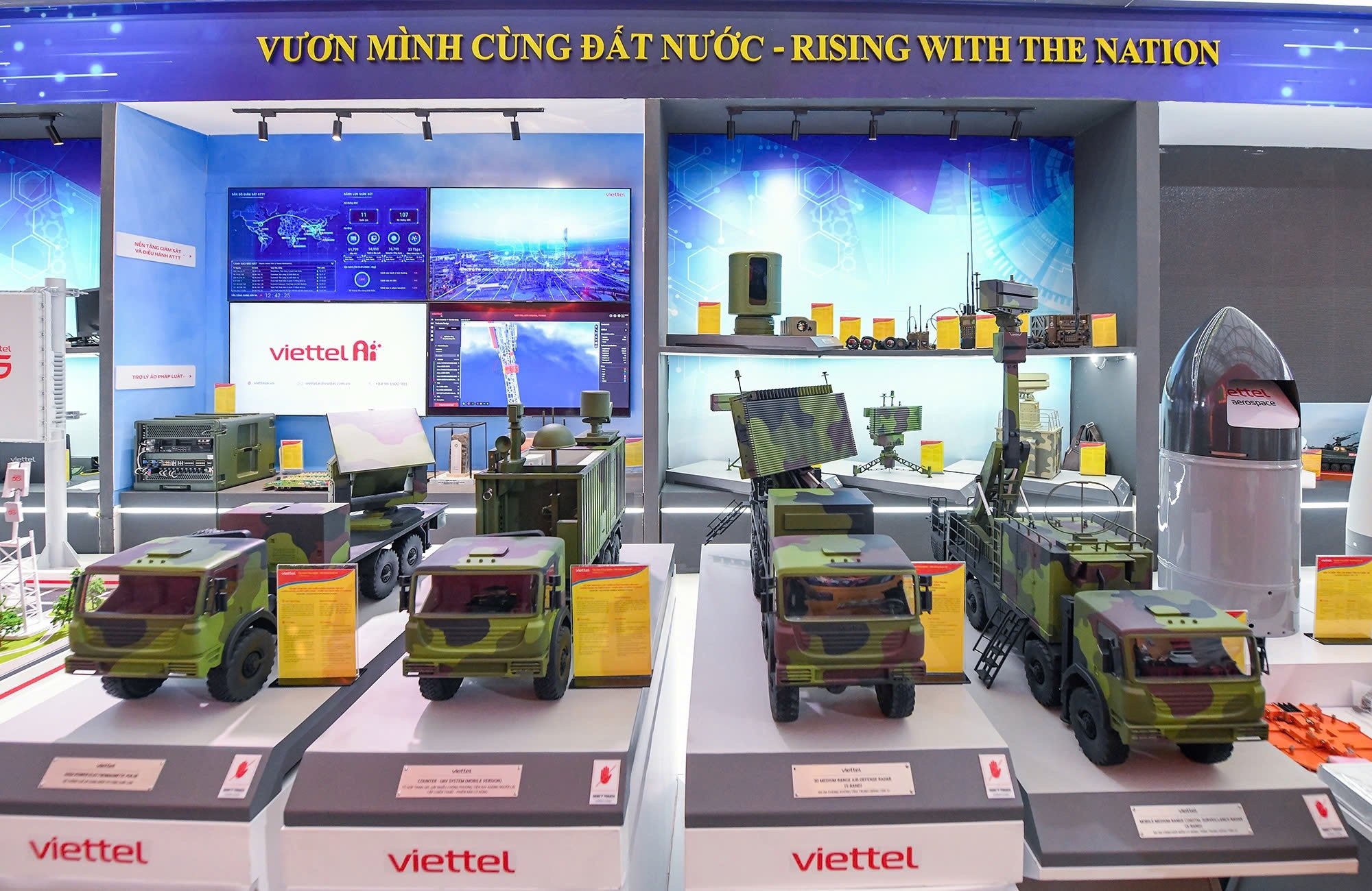 trien lam 2/9,  trien lam thanh tuu,  trien lam Quoc khanh,  robot VinMotion la gi anh 8