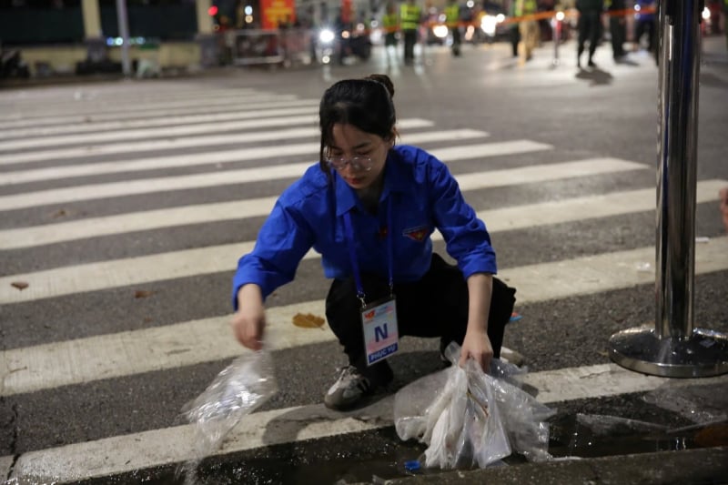 Nuit blanche à Hanoi avant la répétition du défilé -2