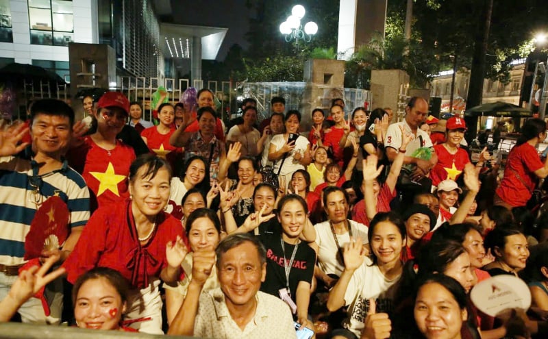 Nuit blanche à Hanoi avant la répétition du défilé -0