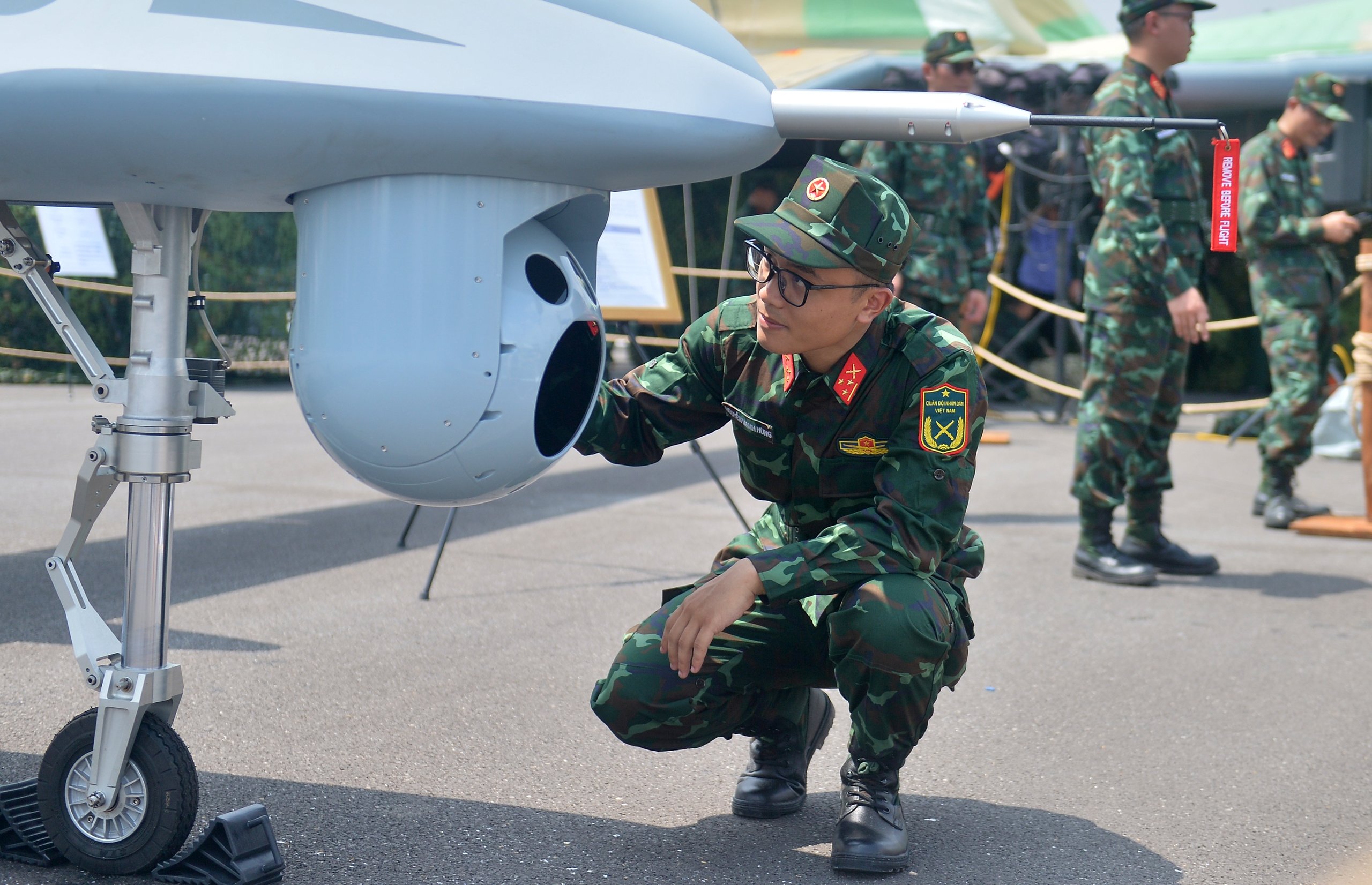 Cận cảnh UAV Việt Nam sản xuất dài 17m, mang được tên lửa, bom thông minh - Ảnh 3.