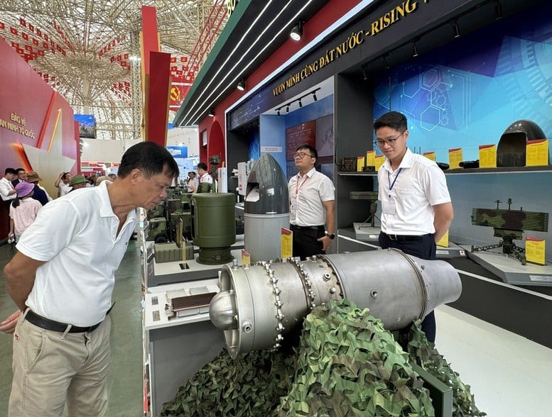 Vietnam People's Army exhibition booth: 80 years of journey of Independence - Freedom - Happiness - Photo: VGP/Gia Huy