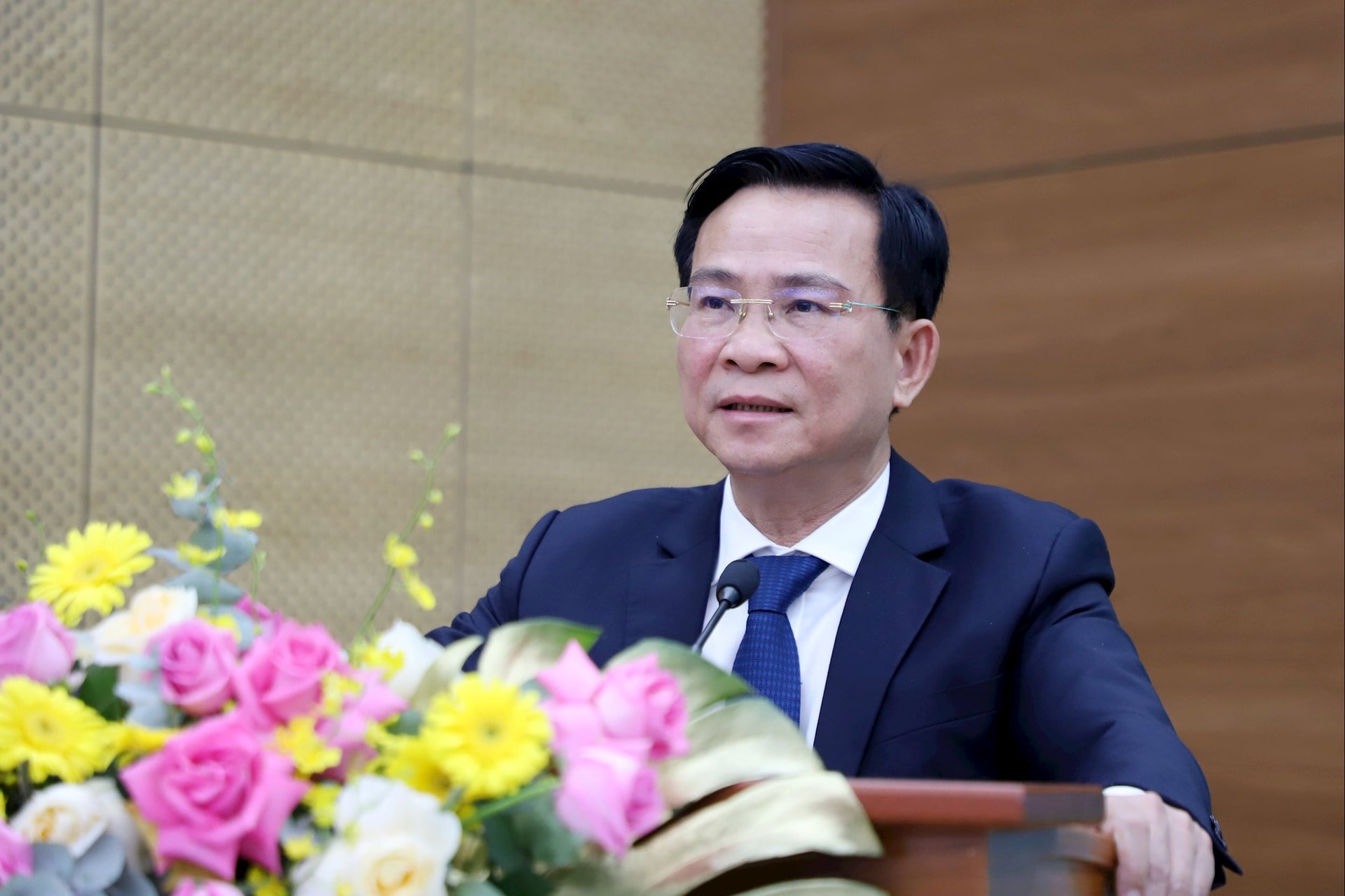 Đồng chí Hồ Văn Muời, Phó Bí thư Tỉnh ủy, Chủ tịch UBND tỉnh Lâm Đồng phát biểu khai mạc hội nghị