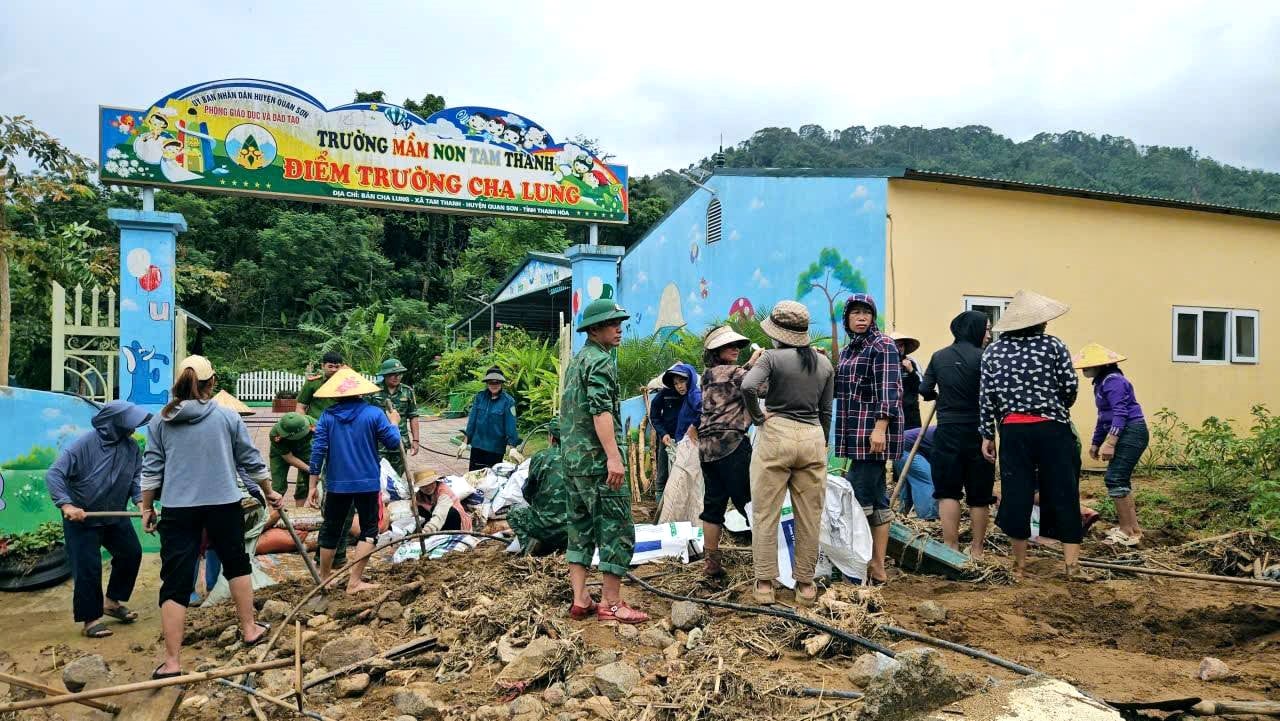 a1Tổng dọn vệ sinh trường học sau bão số 5.jpg