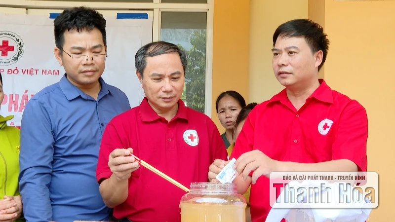 កាកបាទក្រហមខេត្តបានចុះជួយភ្លាមៗដល់ប្រជាពលរដ្ឋក្នុងឃុំយ៉ង់ញ៉ាន ដែលរងការខូចខាតដោយសារខ្យល់ព្យុះ និងទឹកជំនន់។