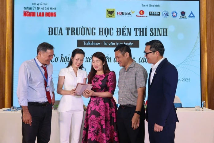 Cơ hội cuối vào ĐH-CĐ với lựa chọn thông minh - Ảnh 1.