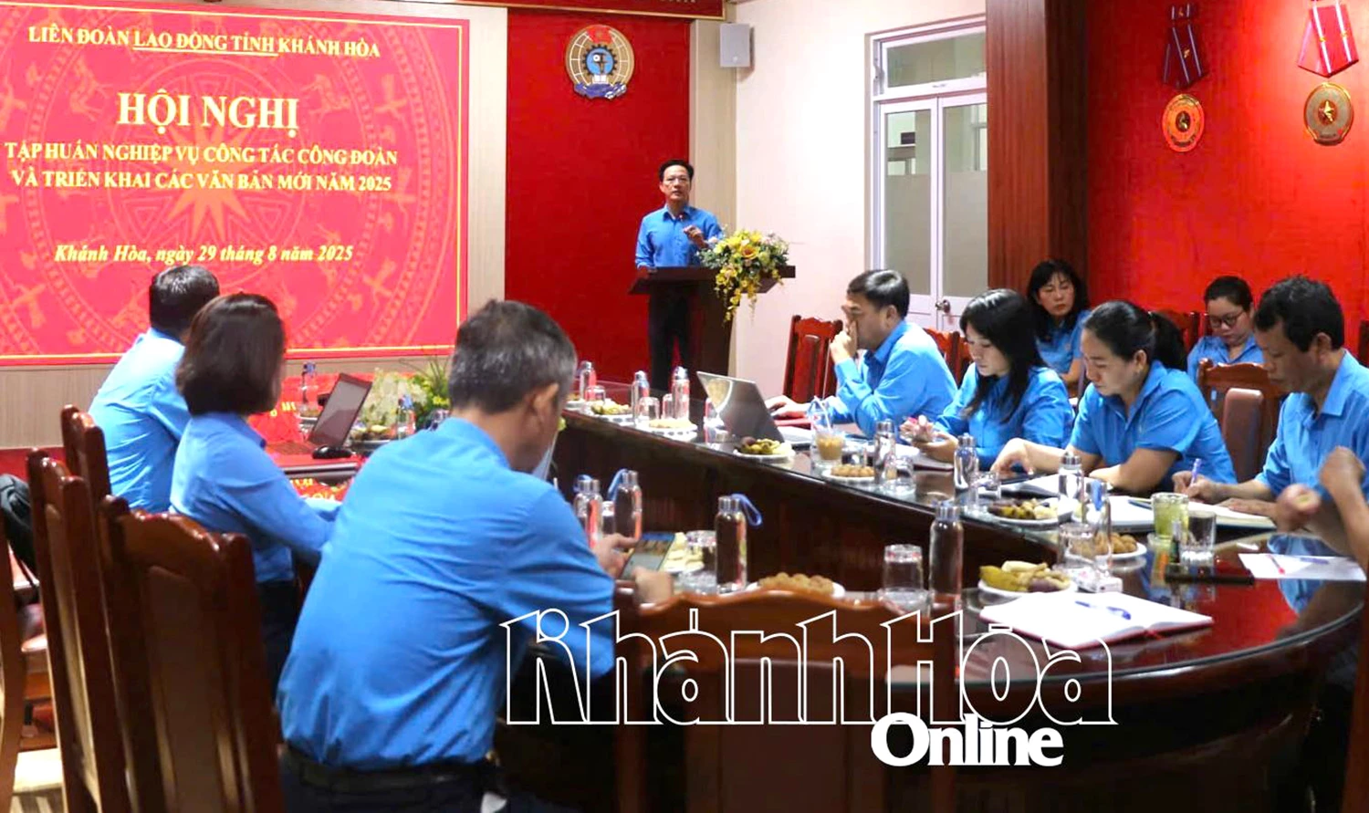 ថ្នាក់​ដឹកនាំ​សហព័ន្ធ​ការងារ​ខេត្ត​បាន​ថ្លែង​ក្នុង​សន្និសីទ។