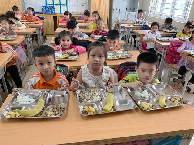 Hỗ trợ bữa ăn bán trú, phụ huynh giảm 