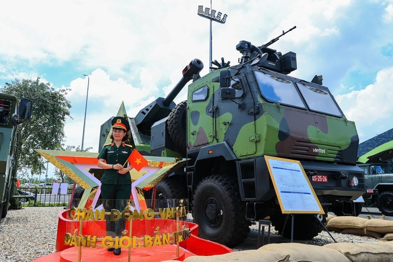 Người dân say mê chiêm ngưỡng khí tài quân sự tại Triển lãm thành tựu đất nước- Ảnh 4.