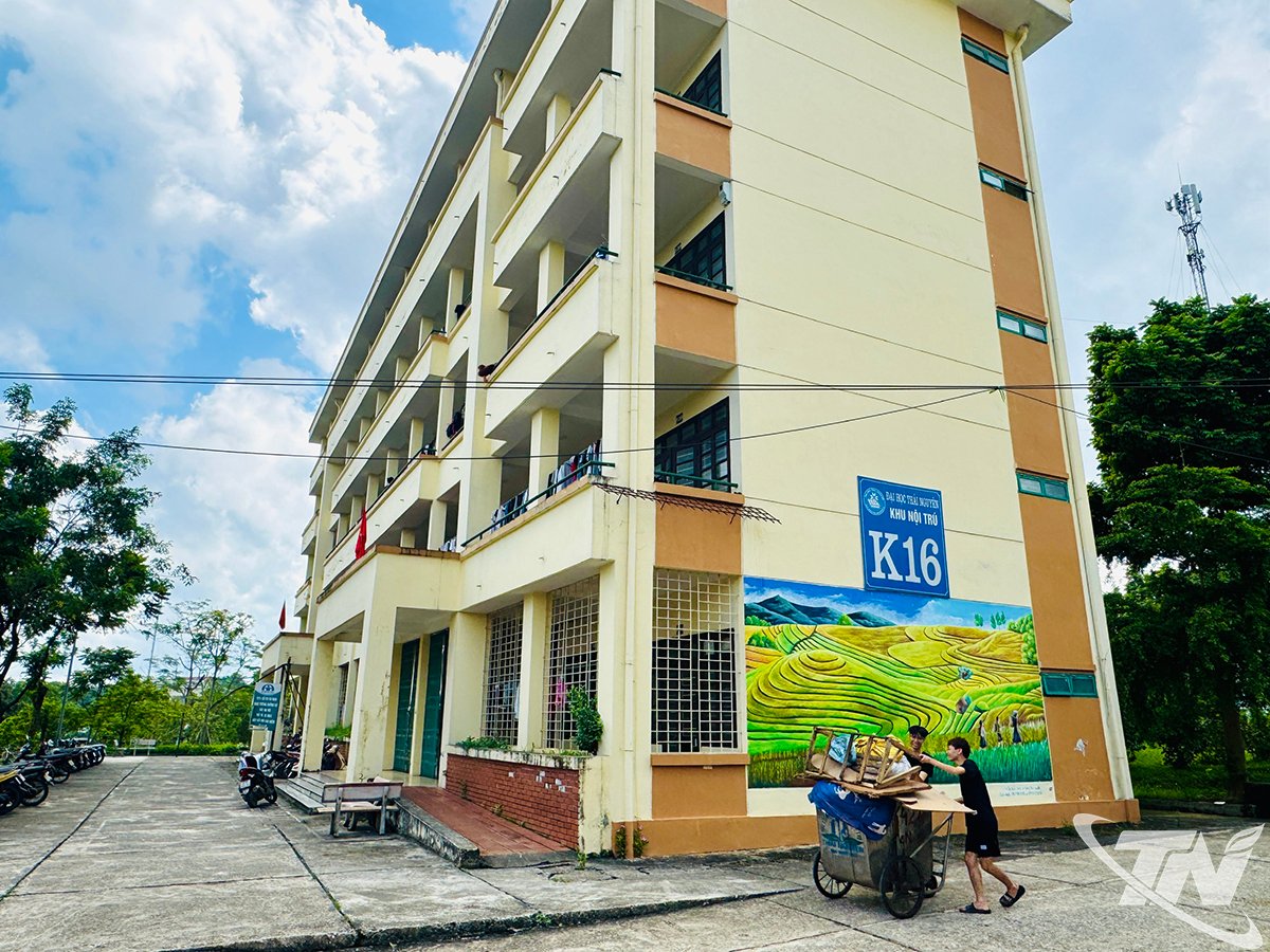 ប្រព័ន្ធអន្តេវាសិកដ្ឋាននៅសកលវិទ្យាល័យ Thai Nguyen គឺស្ទើរតែពេញ ដោយអាចទទួលសិស្សបានតែប្រហែល 4,000 នាក់ប៉ុណ្ណោះ ដែលជាចំនួនតិចតួចណាស់បើធៀបនឹងគោលដៅជិត 25,000 ក្នុងឆ្នាំនេះ។