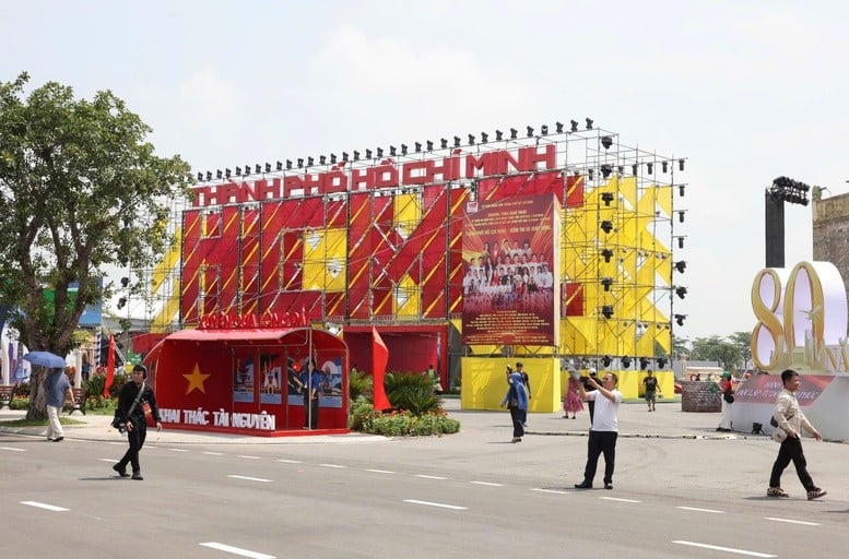 Ho Chi Minh City's outdoor exhibition booth - Photo: VGP/Nhat Bac
