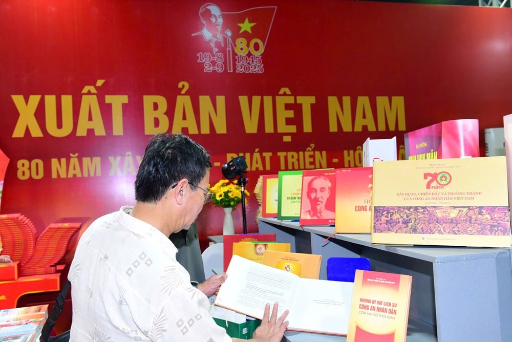 ឧស្សាហកម្មវប្បធម៍ភ្លឺនៅក្នុងពិព័រណ៍សមិទ្ធិផលជាតិ - រូបភាពនៃ 80 ឆ្នាំនៃការច្នៃប្រឌិតនិងការច្នៃប្រឌិត - រូបថត 3