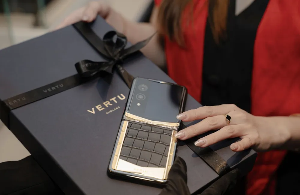 ក្រុមហ៊ុន Vertu បានណែនាំស្មាតហ្វូនដែលមានការរចនាម៉ូដទាន់សម័យ។