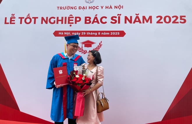 Gần 750 bác sĩ nhận bằng trong lễ tốt nghiệp 
