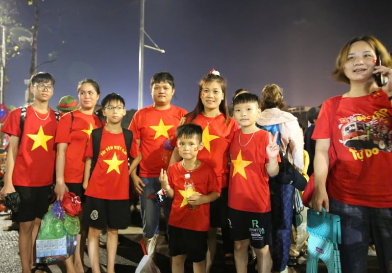 Nuit blanche à Hanoi avant la répétition du défilé -0